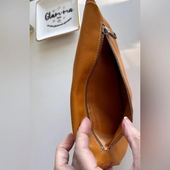 Marc Jacobs Caramel Leather Clutch bag with Silver Metal Hardware - Picture 9 of 14